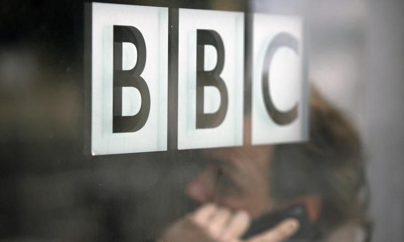 A man talks on a mobile phone inside the BBC headquarters in London November 21, 2008. REUTERS/Andrew Winning