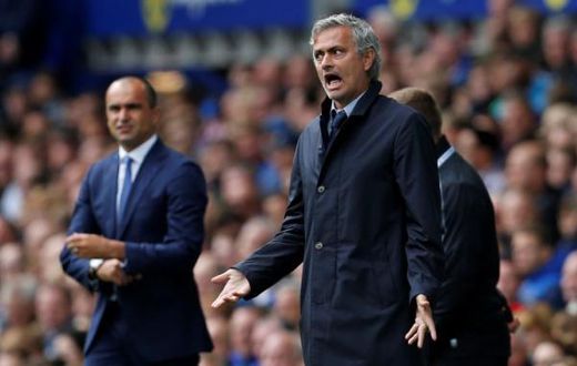 Soccer-Mourinho clashes with Martinez after Everton loss