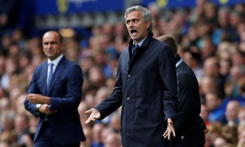 Soccer-Mourinho clashes with Martinez after Everton loss