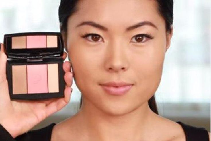 Makeup for a slimmer face