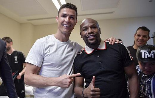Boxing champion Floyd Mayweather Jr poses with Cristiano Ronaldo