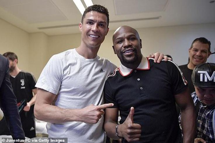 Boxing champion Floyd Mayweather Jr poses with Cristiano Ronaldo