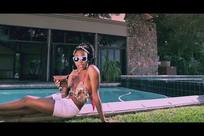 AK Sonsgtress - Holiday