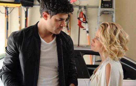 Trailer for Shonda Rhime's 'The Catch'