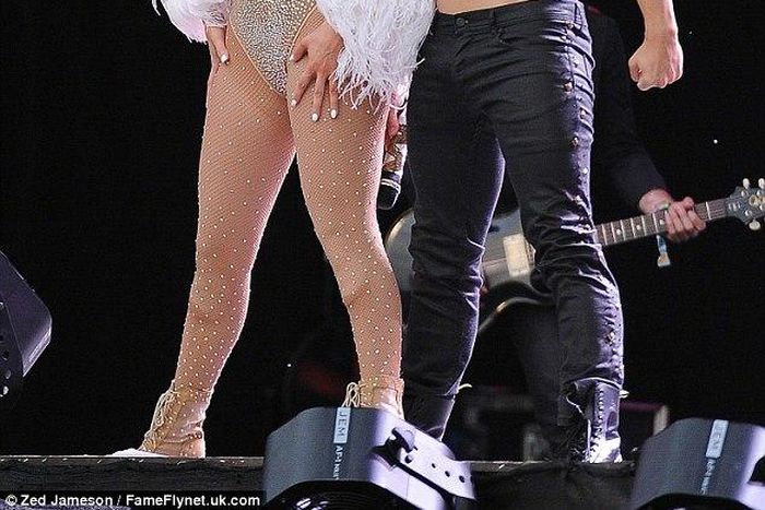 Jennifer Lopez and casper Smart back on?