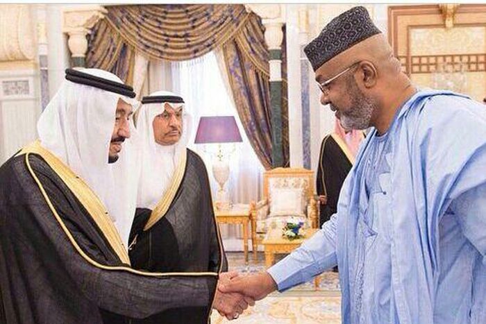 Alhaji Said Sinare presenting his credentials to the new Saudi King Salman Abdulaziz