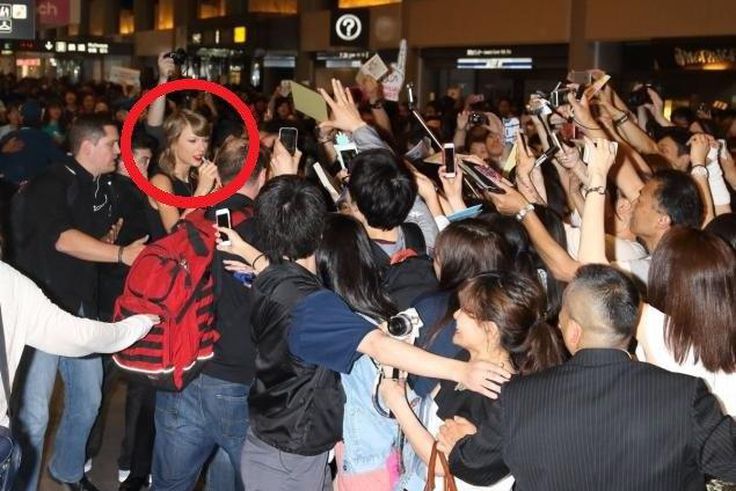 Taylor Swift arrives Japan