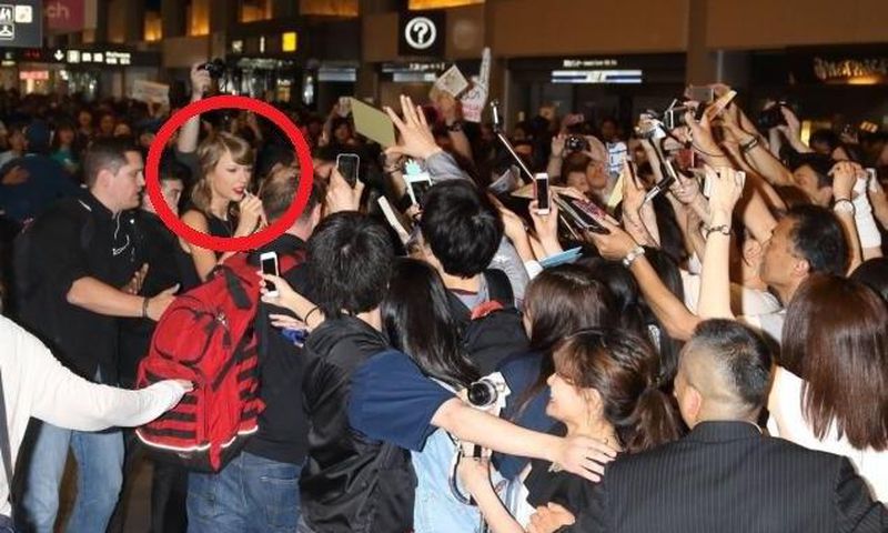 Taylor Swift arrives Japan