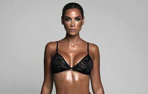 Veteran model, Nicole Murphy, flaunts sexy bod in lingerie