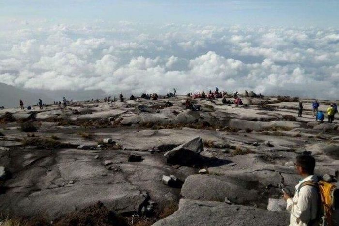 Earthquake leaves more than 130 stranded on Malaysian mountain