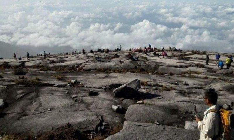 Earthquake leaves more than 130 stranded on Malaysian mountain