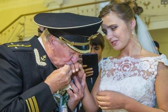 84-year-old Russian actor marries 24-year-old girlfriend