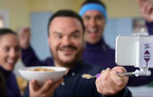 Are you tired of choosing between eating or posting? A new device 'The Selfie Spoon' has been launched.