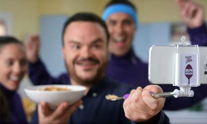 Are you tired of choosing between eating or posting? A new device 'The Selfie Spoon' has been launched.