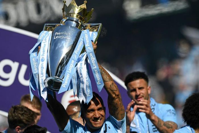 Manchester City players celebrate winning the 2017/18 Premier League title