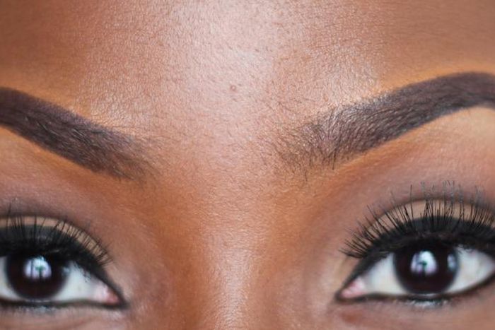 Thatigbochick defines her eyebrows perfect