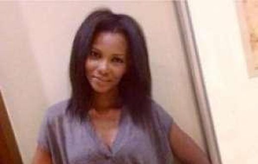 Agbani Darego goes makeup free