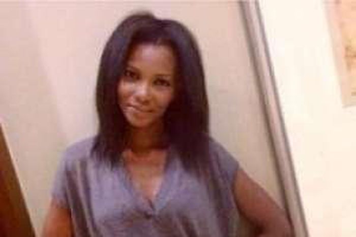 Agbani Darego goes makeup free