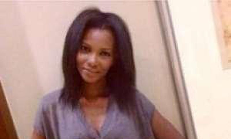 Agbani Darego goes makeup free
