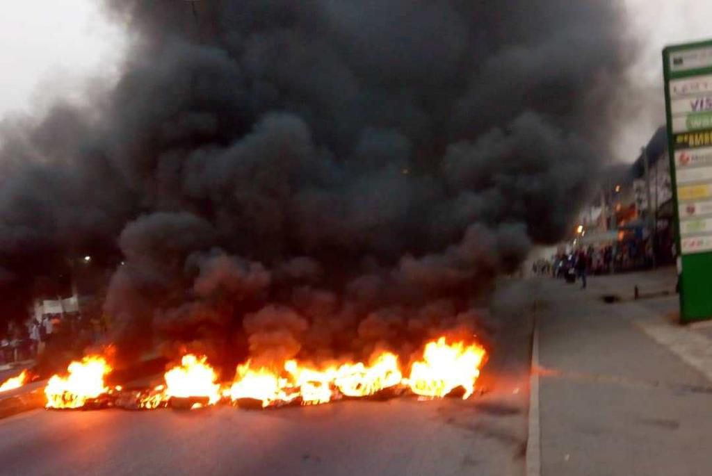 Aggrieved Menzgold customers hit the streets in Kumasi