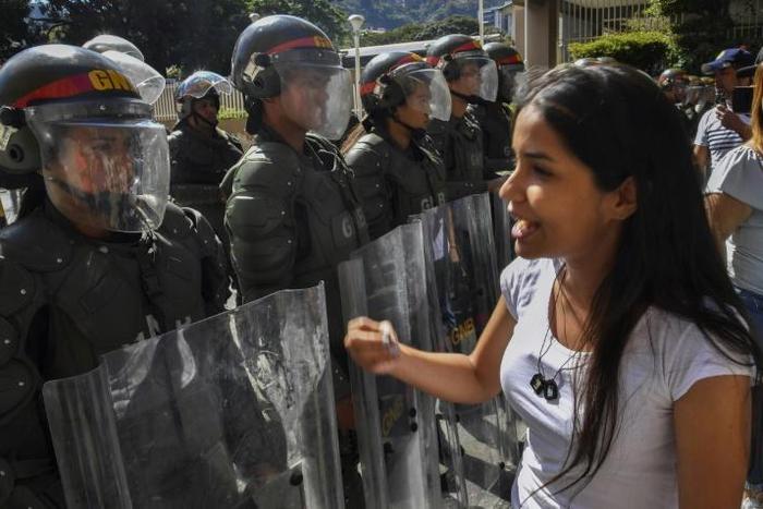 National guard members seen in Caracas as supporters of opposition leader Juan Guaido hand out leaflets offering amnesty to members of the military who defect to his camp