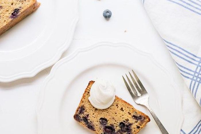Blueberry lemon yoghurt cake