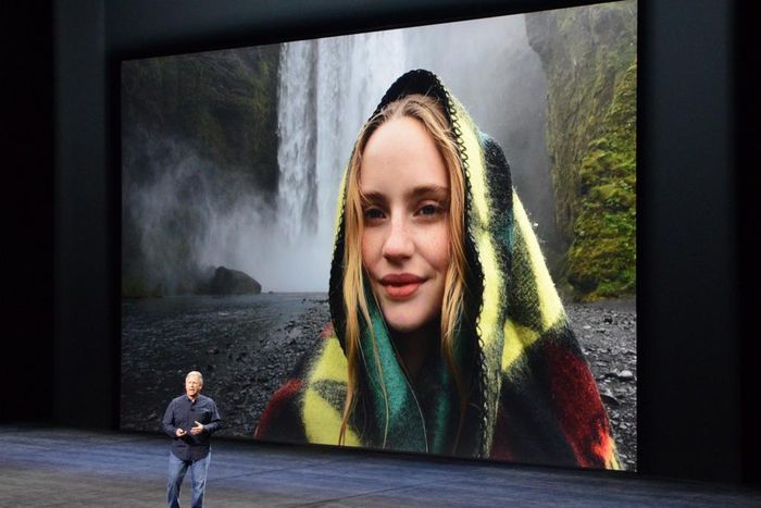 Apple's Phil Schiller showing a demo picture taken with the iPhone 6s