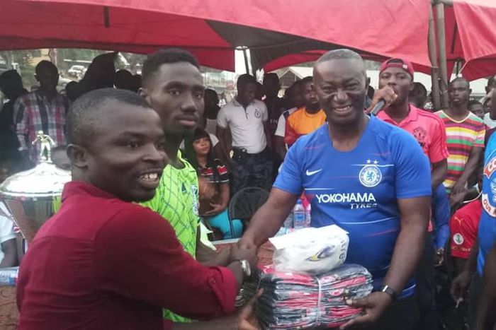 ASANTE AKYEM NORTH MP AND DCE DONATE TO THE YOUTH IN THEIR CONSTITUENCY