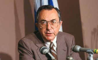 Moshe Arens, Israeli statesman and ex-defense minister, dies at 93