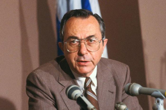 Moshe Arens, Israeli statesman and ex-defense minister, dies at 93