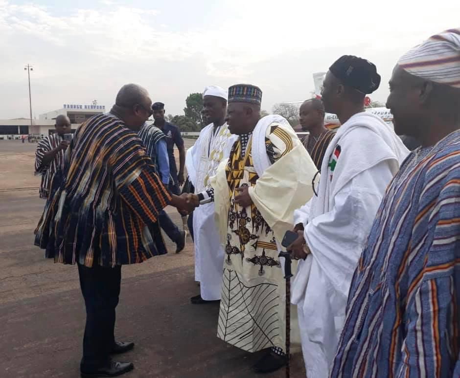 Mahama hounours new overlord of Dagbon, Yaa Naa Abukari Mahama II
