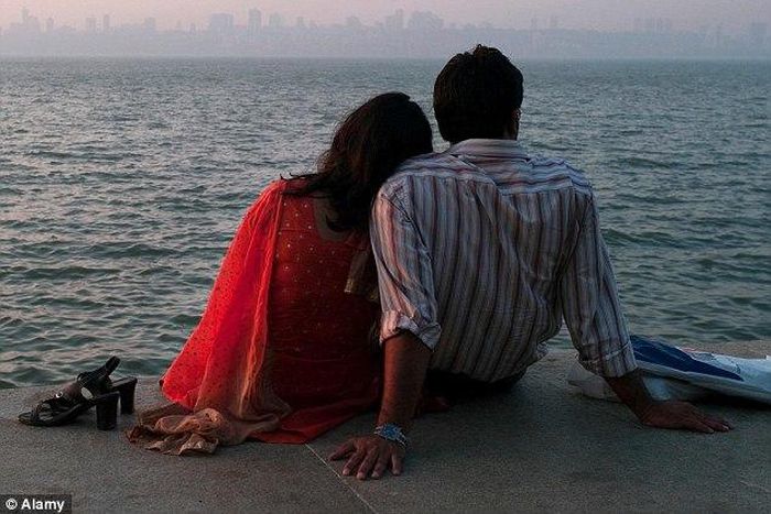 ___4063627___https:______static.pulse.com.gh___webservice___escenic___binary___4063627___2015___8___12___10___2B46C5B700000578-3193566-image-m-9_1439309317542