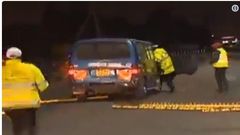 ‘Drunk’ driver jumps out of moving Trotro, engages police in a 100-metre race (Video)