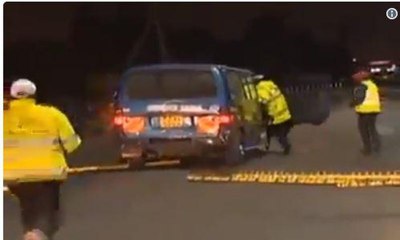 ‘Drunk’ driver jumps out of moving Trotro, engages police in a 100-metre race (Video)