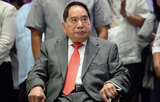 Henry Sy, the Philippines' richest man and a shopping mall tycoon, dies at 94