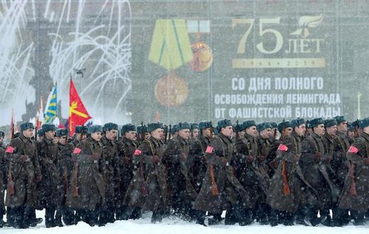Commemoration ceremonies to mark the 75th anniversary of the lifting of the Nazi siege of Leningrad will include 2,500 servicemen in modern and period uniforms