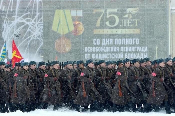 Commemoration ceremonies to mark the 75th anniversary of the lifting of the Nazi siege of Leningrad will include 2,500 servicemen in modern and period uniforms