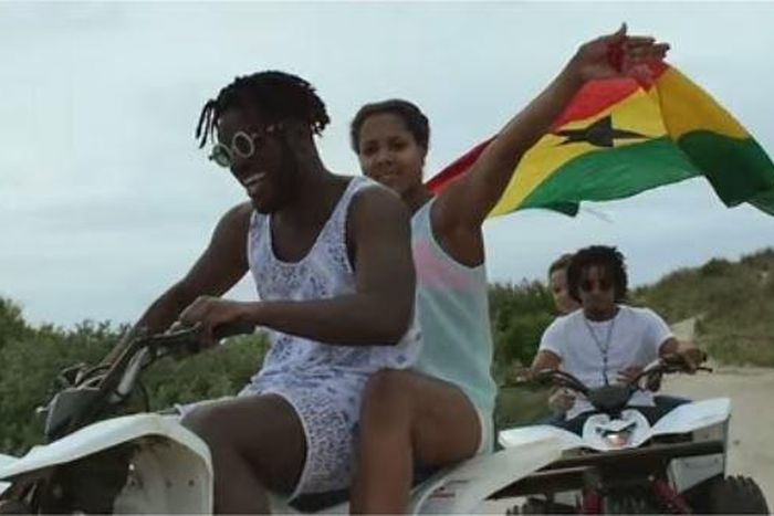 Bizzy Salifu - A La La Long