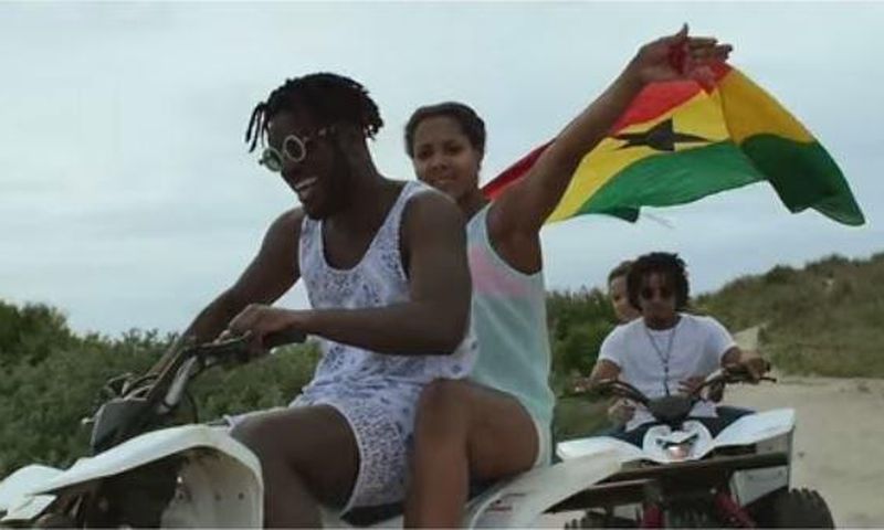 Bizzy Salifu - A La La Long