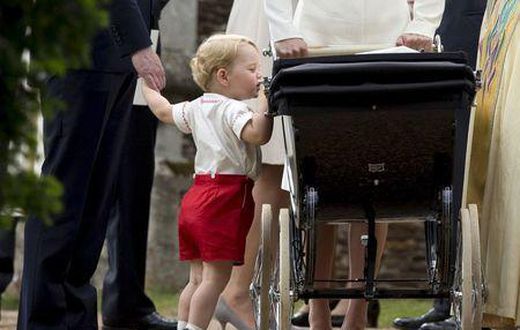UK royals criticize "dangerous" attempts to photograph young Prince George