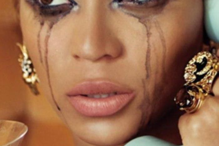 Beyonce famous mascara smudge
