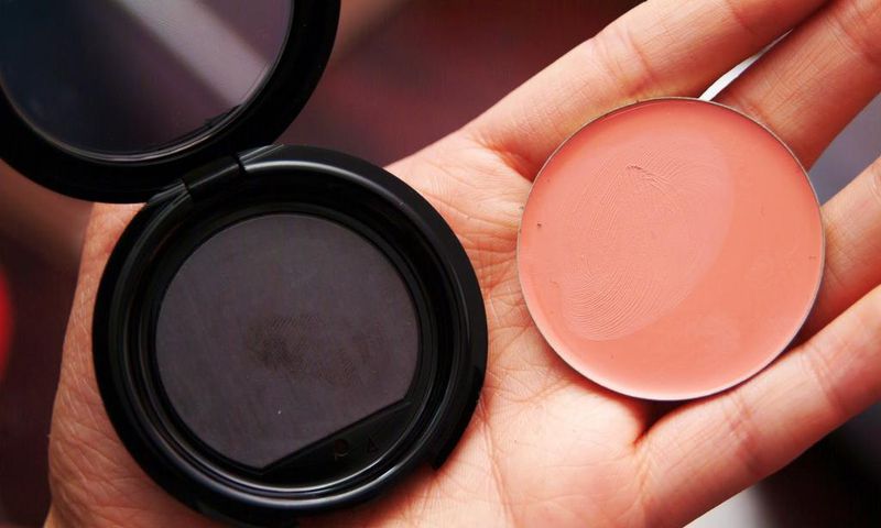 Depotting a blush