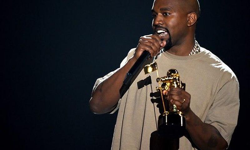 Kanye West recieving his Michael Jackson Video Vanguard Award