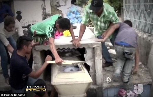 Neysi Perez, 16, who was buried alive woke up in her coffin and screamed for help one day after she was buried.