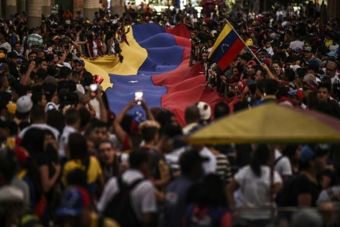 Tens of thousands have protested across Venezuela in rival demonstrations for and against Maduro