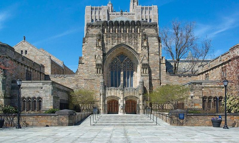 ___3812728___https:______static.pulse.com.gh___webservice___escenic___binary___3812728___2015___5___30___22___YaleSterlingLibrary_1