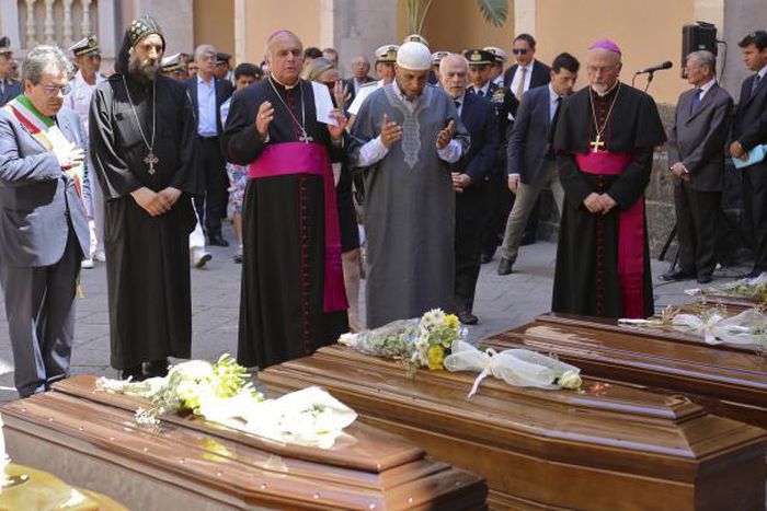 First victims of deadliest migrant shipwreck given funeral in Italy