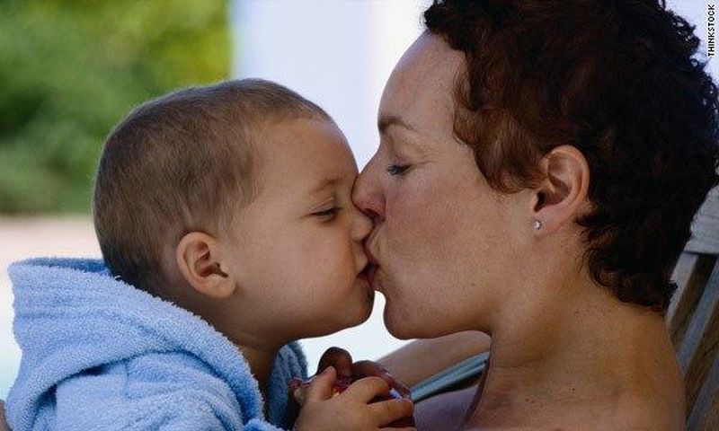___4110896___https:______static.pulse.com.gh___webservice___escenic___binary___4110896___2015___8___27___16___t1larg.parents.kiss.children_1