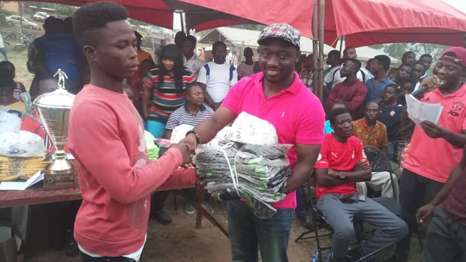 ASANTE AKYEM NORTH MP AND DCE DONATE TO THE YOUTH IN THEIR CONSTITUENCY