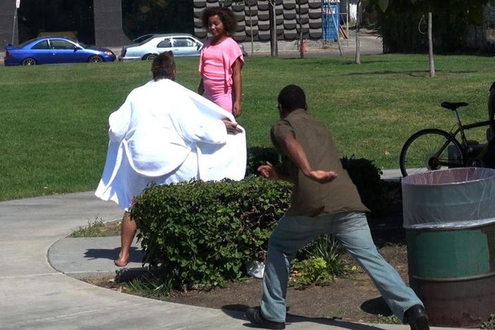 If a parent ever saw a stranger flashing kids then you just know that their first reaction will be to rush to their child’s defense.